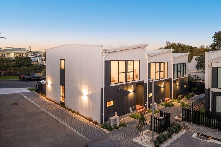 Photo of property in 1/18 Handley Avenue, Narrow Neck, Auckland, 0624
