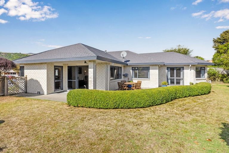 Photo of property in 52 Lorna Irene Drive, Raumati South, Paraparaumu, 5032