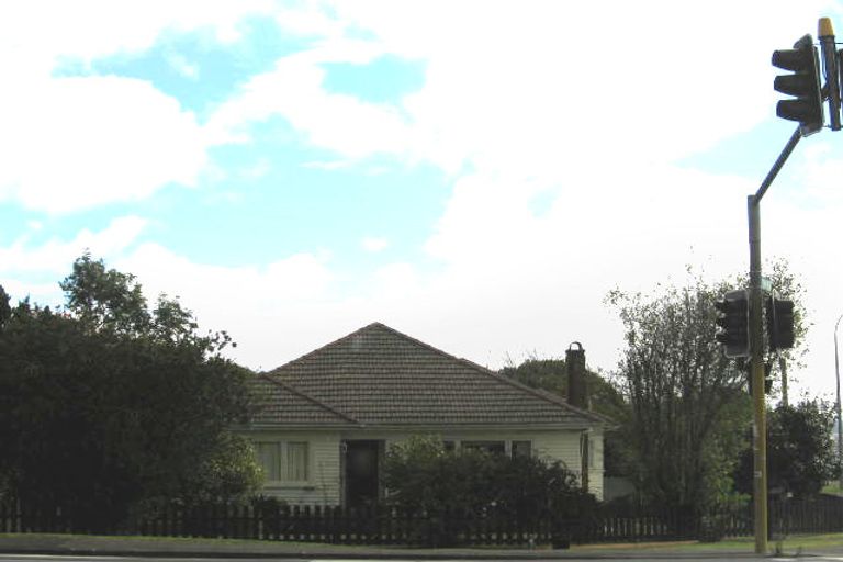 Photo of property in 4164 Great North Road, Glendene, Auckland, 0602