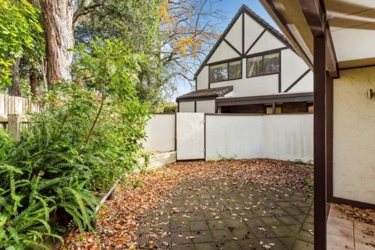 Photo of property in 2/190 Devonport Road, Tauranga, 3110