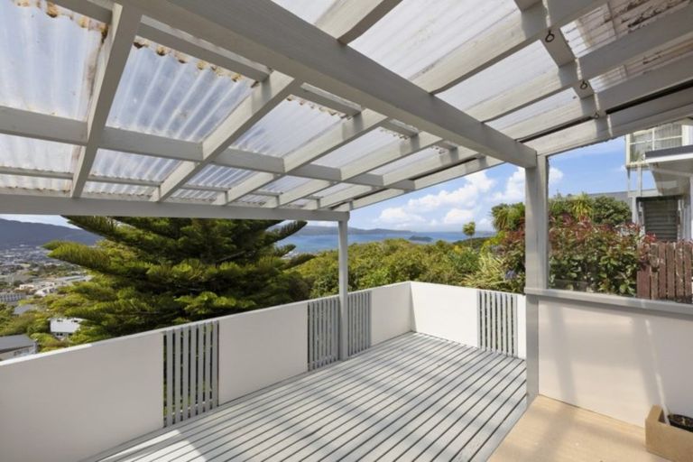 Photo of property in 35 Acacia Avenue, Maungaraki, Lower Hutt, 5010