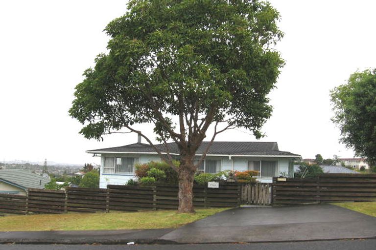 Photo of property in 3 Lavery Place, Sunnynook, Auckland, 0632