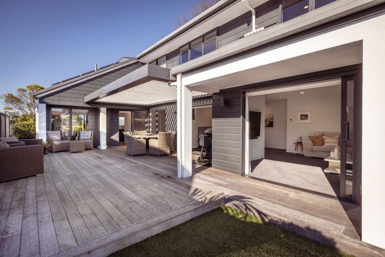 Photo of property in 253 Devonport Road, Tauranga, 3110