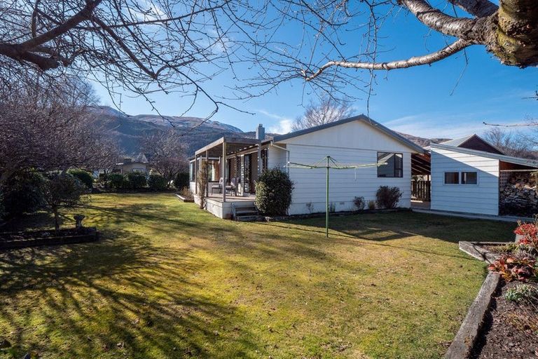 Photo of property in 42 Adamson Drive, Arrowtown, 9302