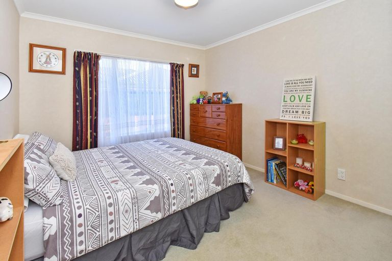 Photo of property in 33 Sandwick Drive, Weymouth, Auckland, 2103