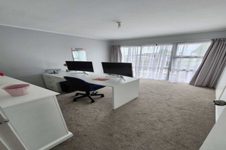 Photo of property in 2 Millar Place, Nawton, Hamilton, 3200