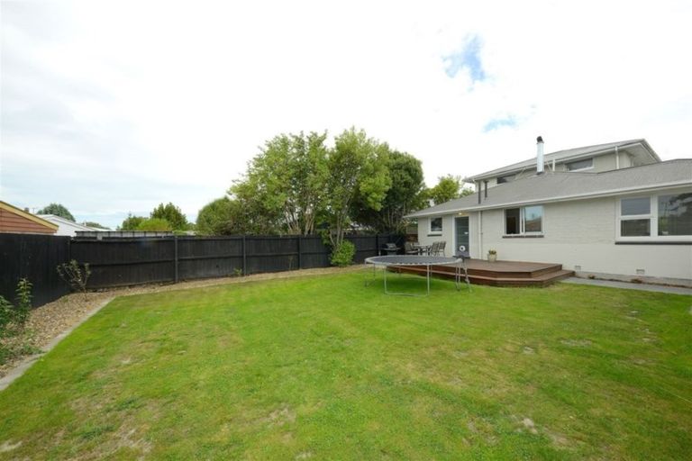 Photo of property in 3 Shirldale Place, Avonhead, Christchurch, 8042