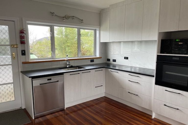 Photo of property in 2/3 Aorangi Place, Birkenhead, Auckland, 0626