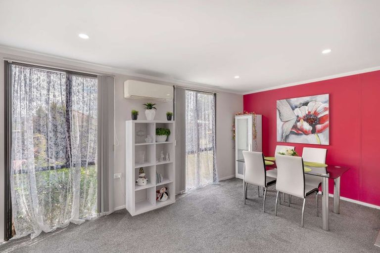 Photo of property in 1/8 Kirklow Place, Goodwood Heights, Auckland, 2105