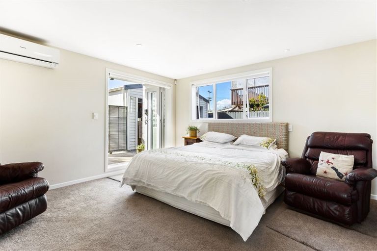 Photo of property in 53 Taikata Road, Te Atatu Peninsula, Auckland, 0610