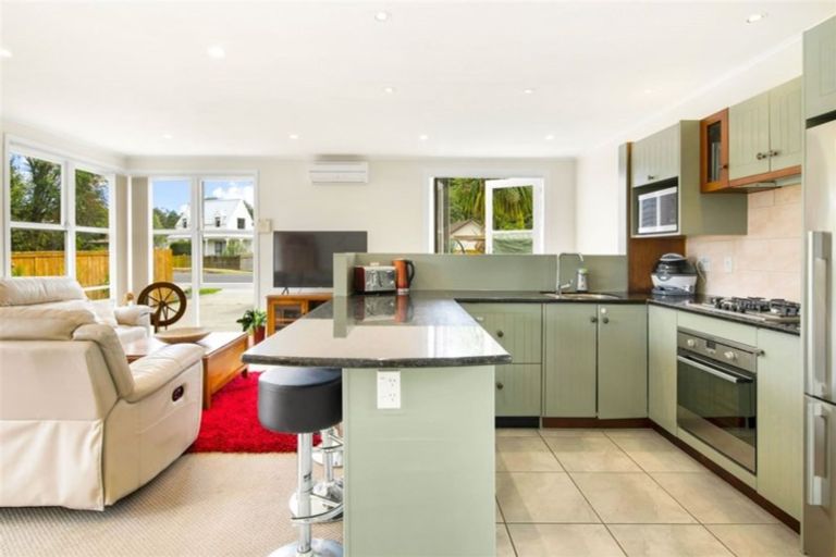 Photo of property in 8 Birdwood Road, Swanson, Auckland, 0612