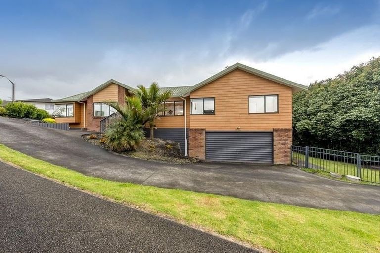 Photo of property in 11 Queen Natalie Place, Massey, Auckland, 0614