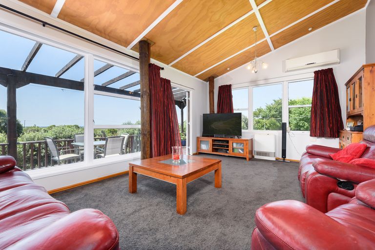 Photo of property in 18a Wade Place, Welcome Bay, Tauranga, 3175