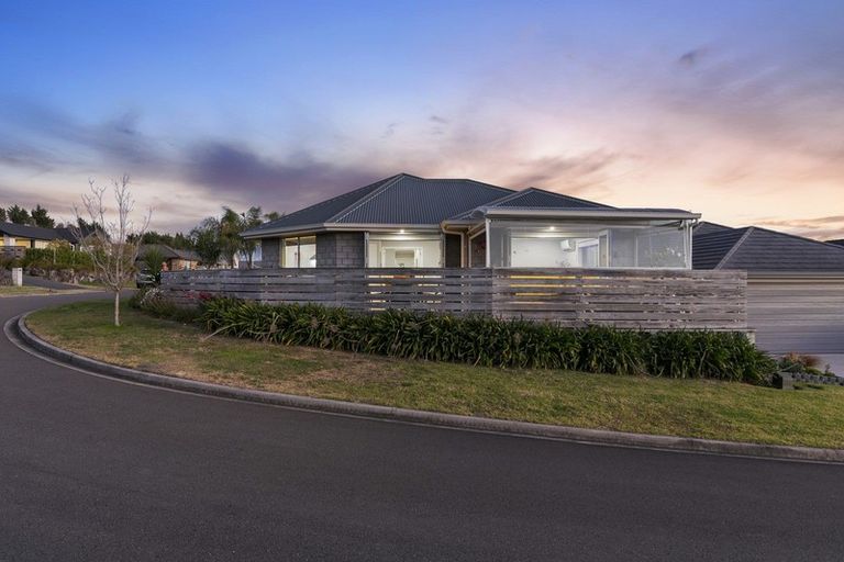 Photo of property in 16 Benmore Crescent, Pyes Pa, Tauranga, 3112