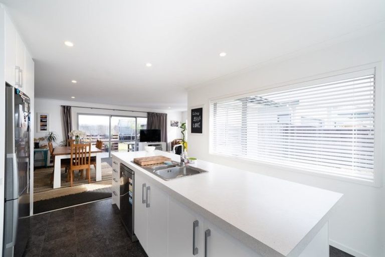 Photo of property in 27 Ponga Place, Papamoa Beach, Papamoa, 3118