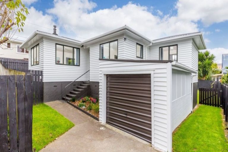 Photo of property in 2/3 Kohiwi Road, Manurewa, Auckland, 2102