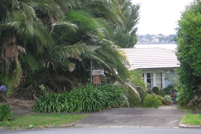 Photo of property in 15 Calder Place, Wai O Taiki Bay, Auckland, 1072