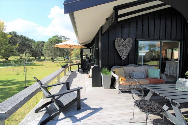 Photo of property in 117 Puriri Place, Matarangi, Whitianga, 3592