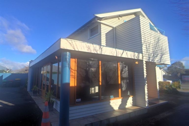 Photo of property in 4 Whitmore Street, Edgeware, Christchurch, 8013