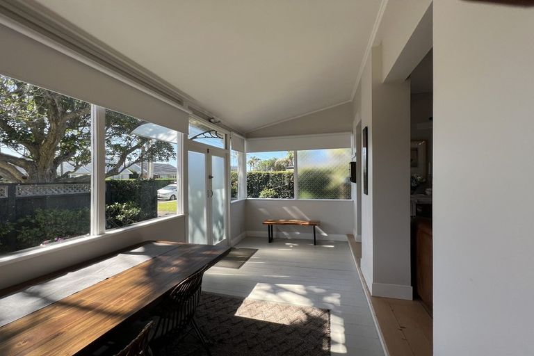 Photo of property in 11 Ocean View Road, Milford, Auckland, 0620
