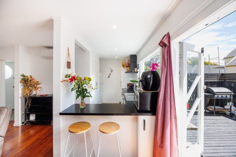 Photo of property in 16 Thomson Street, West End, Palmerston North, 4412