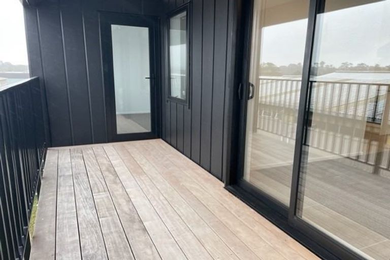 Photo of property in 207/28c Eileen Newey Place, Henderson, Auckland, 0612