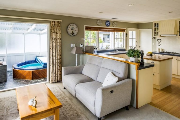 Photo of property in 4 Cassley Crescent, Papakowhai, Porirua, 5024