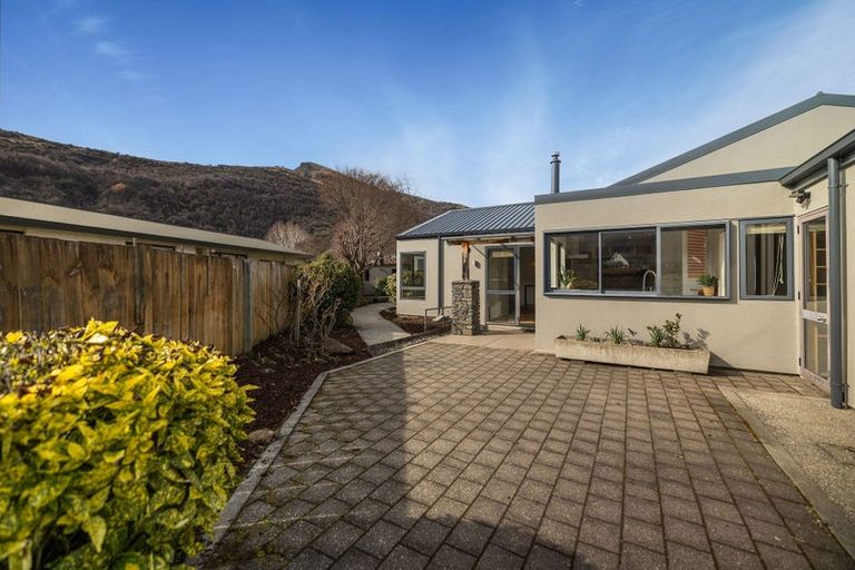 Photo of property in 11 Elva Dawson Place, Arrowtown, 9302