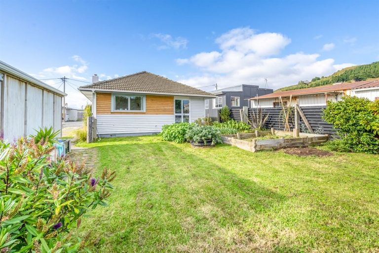 Photo of property in 246f Marine Parade, Bluff, 9814