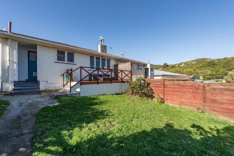 Photo of property in 52 Raukawa Street, Strathmore Park, Wellington, 6022