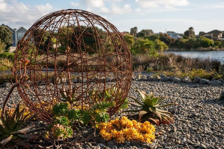 Photo of property in 18 Takahe Drive, Paraparaumu Beach, Paraparaumu, 5032