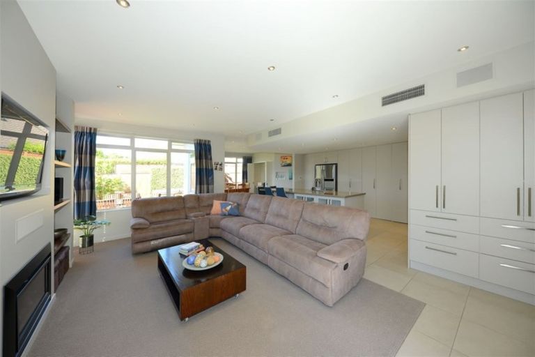 Photo of property in 156a Avonhead Road, Ilam, Christchurch, 8041