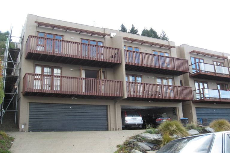 Photo of property in 54d Wynyard Crescent, Fernhill, Queenstown, 9300
