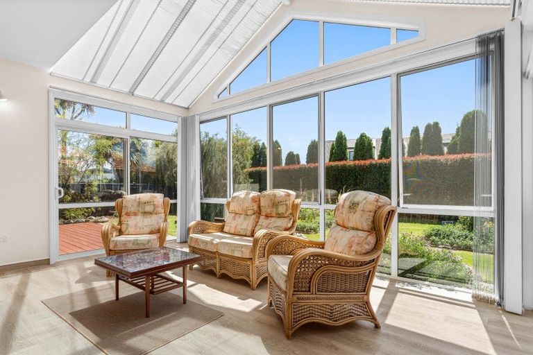 Photo of property in 6 Daffodil Grove, Carterton, 5713