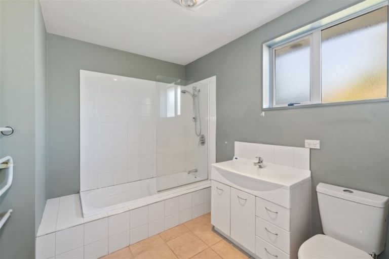 Photo of property in 18 Inverell Place, North New Brighton, Christchurch, 8083