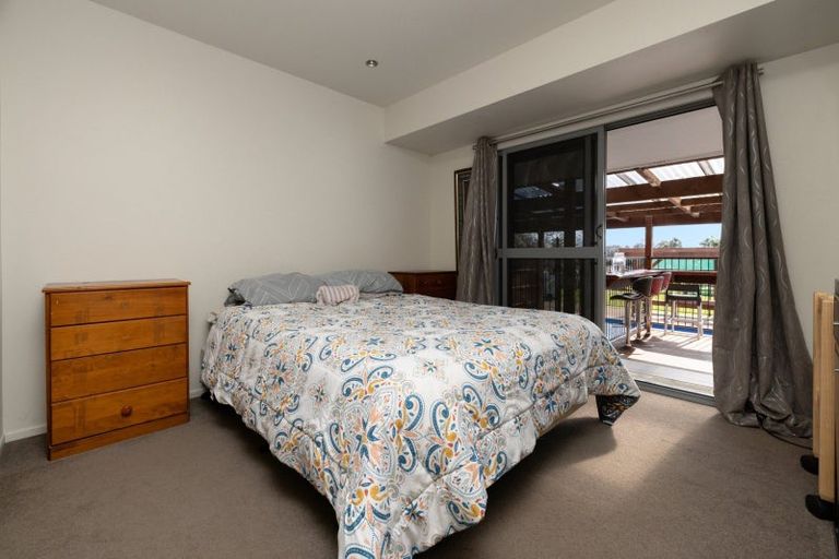 Photo of property in 242 Omokoroa Road, Omokoroa, 3114