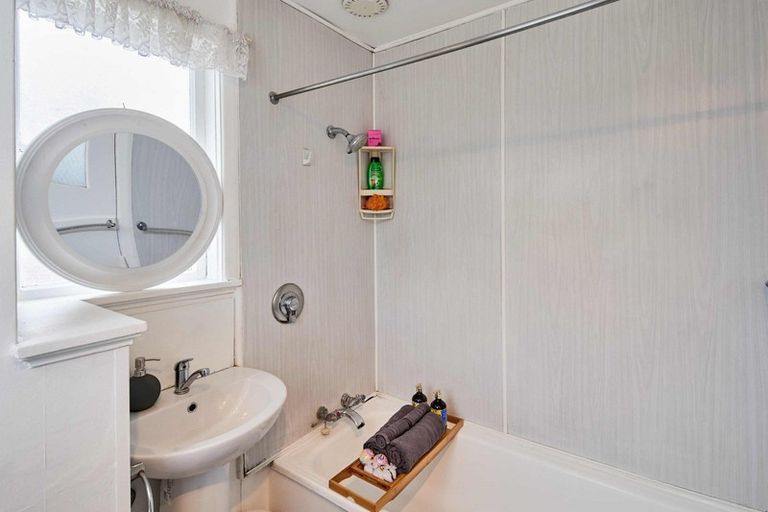 Photo of property in 68 Churton Crescent, Taita, Lower Hutt, 5011