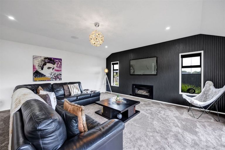 Photo of property in 17 Wentworth Lane, Waiwhakaiho, New Plymouth, 4312