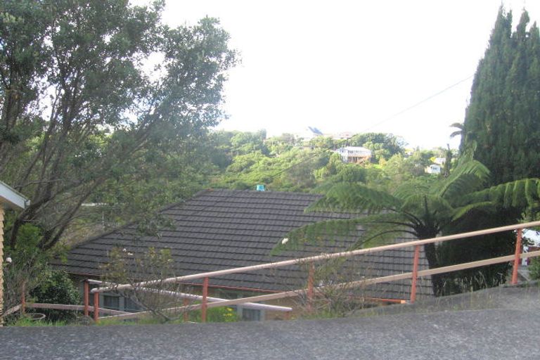 Photo of property in 124 Miromiro Road, Normandale, Lower Hutt, 5010