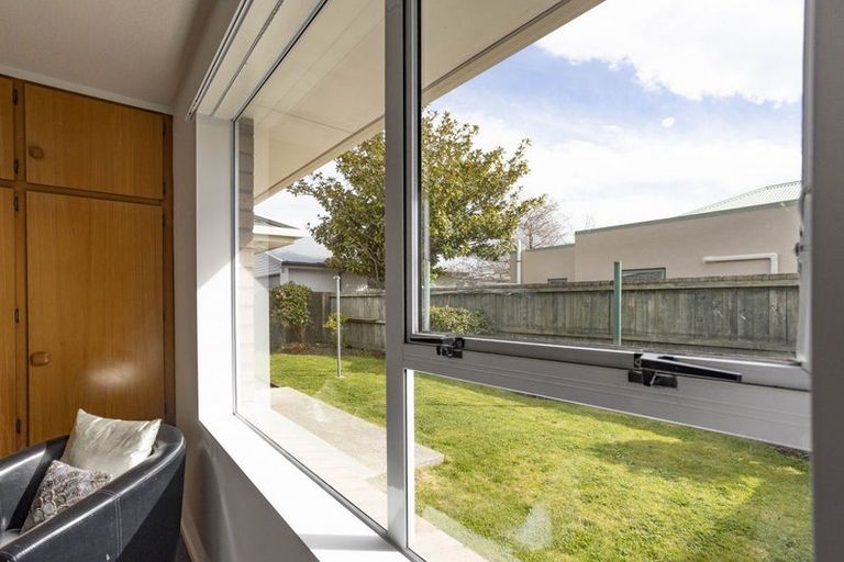 Photo of property in 3/303 Burwood Road, Burwood, Christchurch, 8083