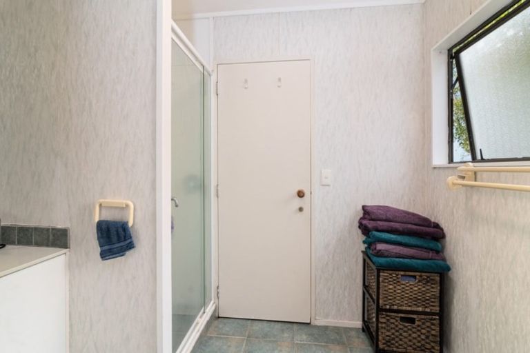 Photo of property in 4 Tirita Street, Kawaha Point, Rotorua, 3010