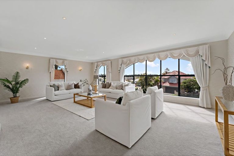 Photo of property in 15 Tumbridge Place, Somerville, Auckland, 2014