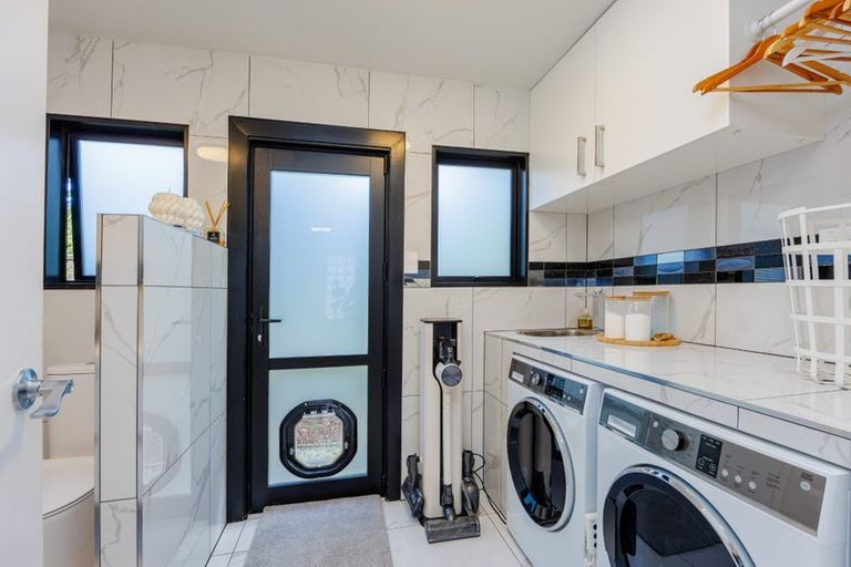 Photo of property in 3 Holyoake Place, Chatswood, Auckland, 0626