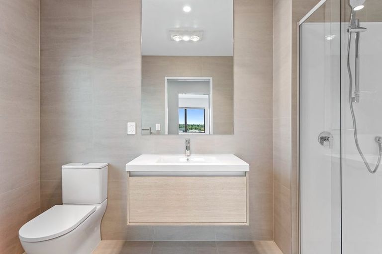 Photo of property in 31 Parkmore Drive, Rosehill, Papakura, 2113