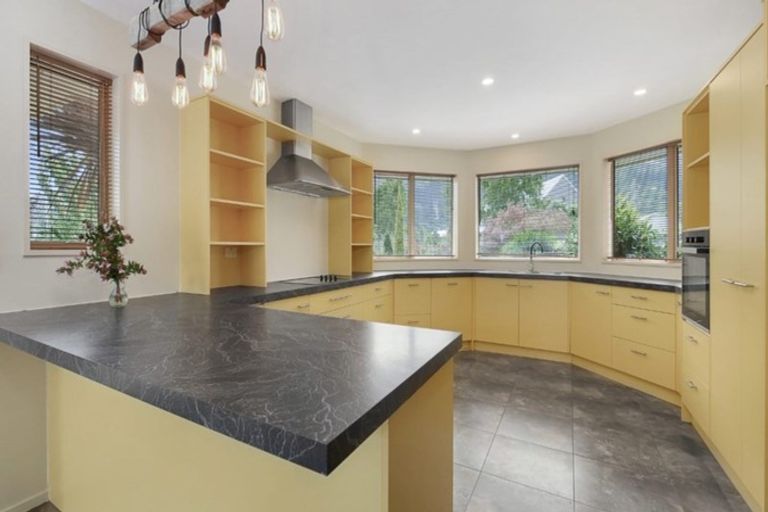 Photo of property in 6 Deavoll Place, Heathcote Valley, Christchurch, 8022