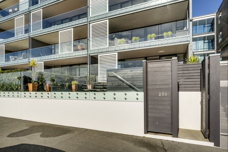 Photo of property in 209/7 Humber Street, Pandora, Napier, 4110