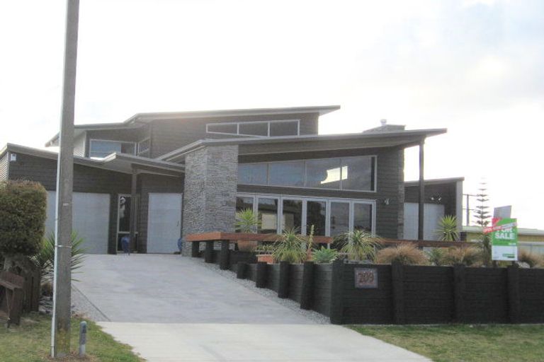 Photo of property in 209 Marie Crescent, Whangamata, 3620