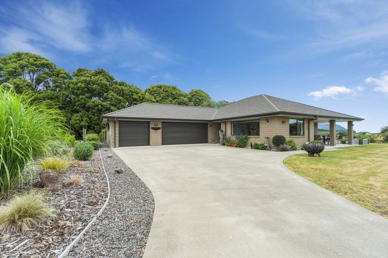 Photo of property in 12 Lacebark Drive, Kinloch, Taupo, 3377