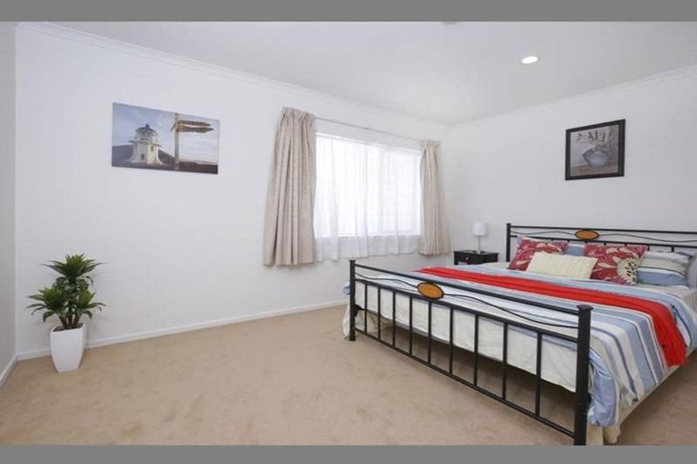 Photo of property in 10/2 Swan Hill Drive, Glen Eden, Auckland, 0602