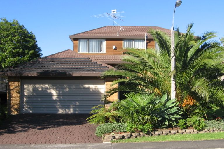 Photo of property in 20 Harbour Lights Close, West Harbour, Auckland, 0618